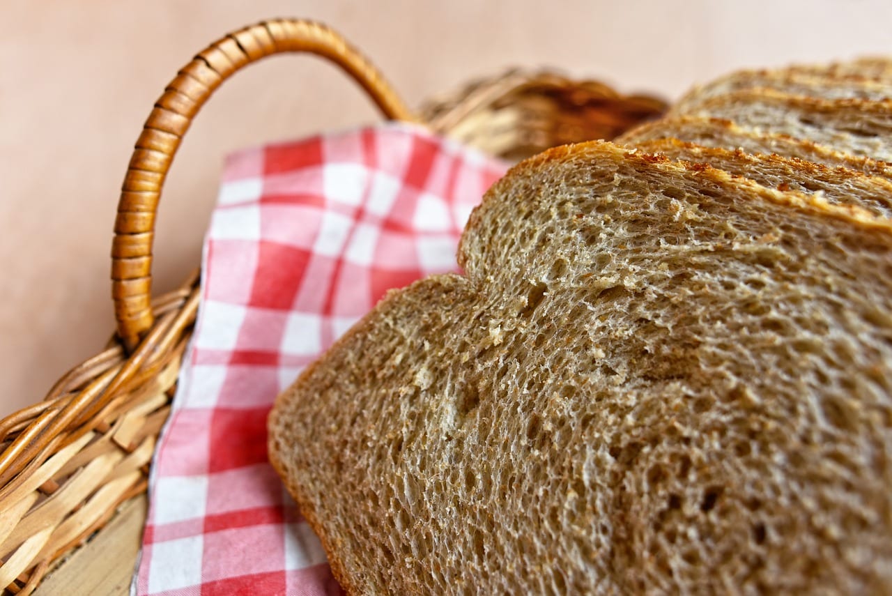 Quantas calorias tem duas fatias de pão integral?