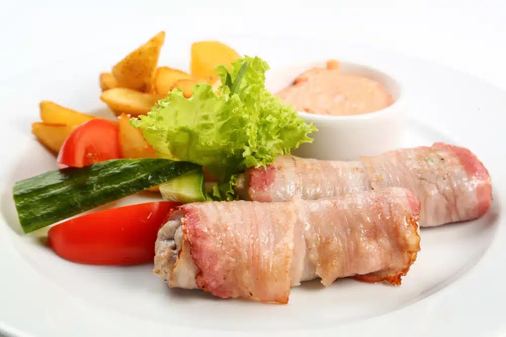 5 petiscos feitos na air fryer que ficam saudáveis e gostosos e você não sabia. 3 batatas fritas com bacon 1