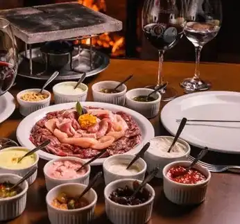 Receitas saudáveis para o inverno, gostosas e clássicas! 3 fondue de carne