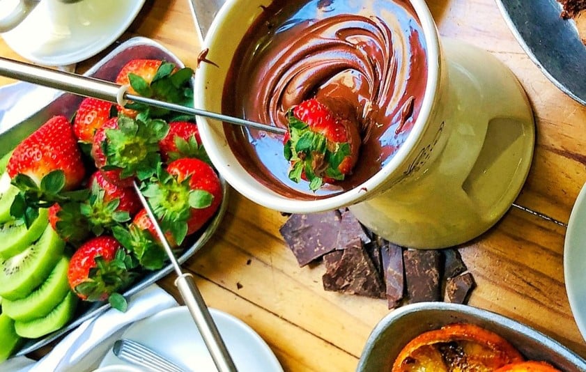 Receitas saudáveis e gostosas para o inverno - fondue de chocolate saudável